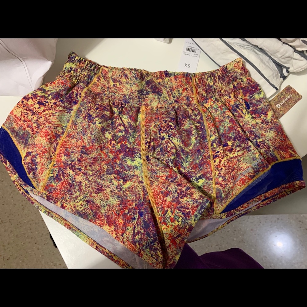 Lululemon Hotty hot shorts 2.5”